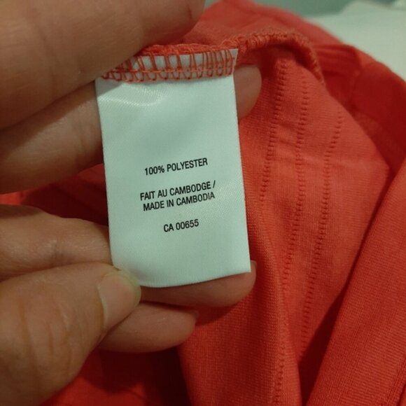 3/$20 REITMANS Pintucked Sleeveless Top Vneck Coral Tank Wide Shoulder Textured - Picture 10 of 10